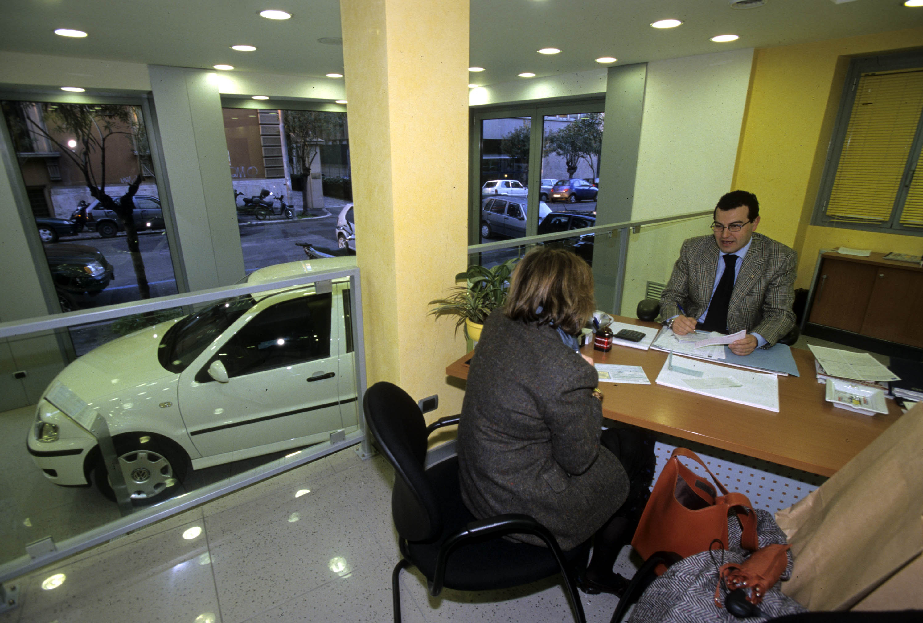 concessionaria auto_imagoeconomica 2020.jpg concessionaria auto_imagoeconomica 2020.jpg