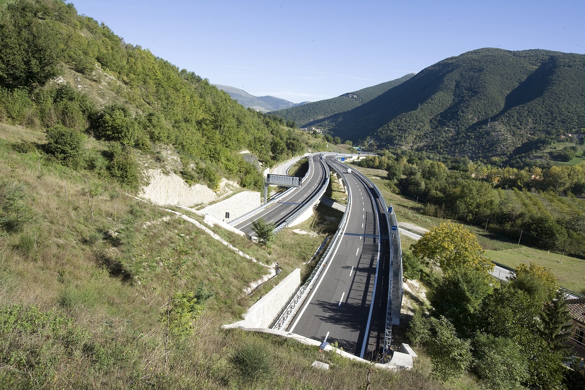 Marche, strada statale 77 var. ‘della Val di Chienti’.jpg Marche, strada statale 77 var. ‘della Val di Chienti’.jpg