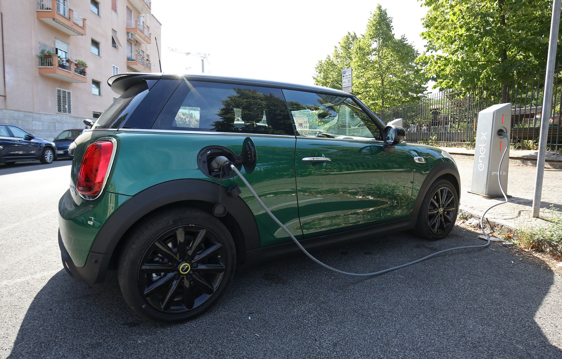 colonnine elettriche_imagoeconomica2022.jpg colonnine elettriche_imagoeconomica2022.jpg