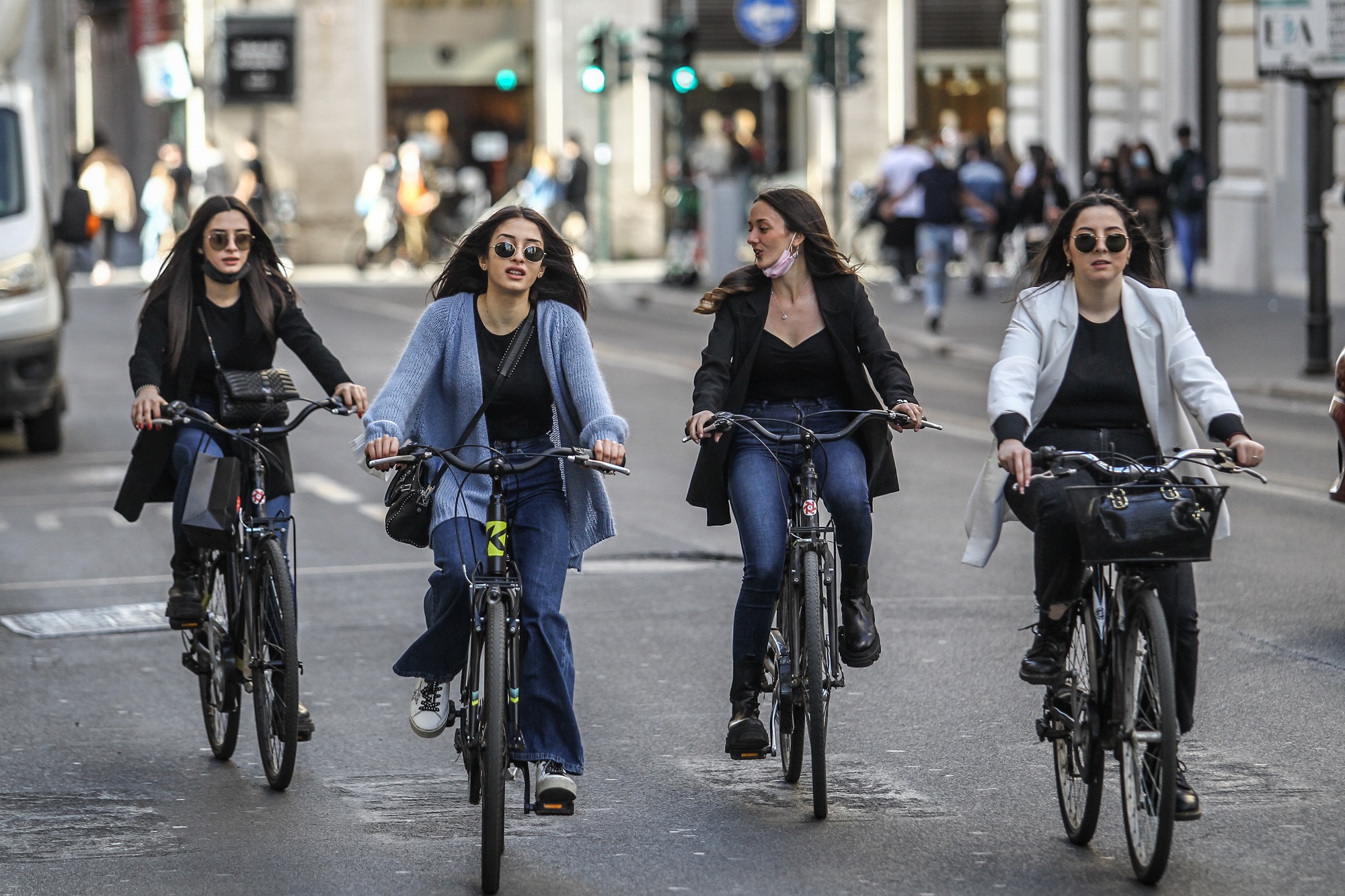 roma via del corso biciclette_imagoeconomica 2021.jpg