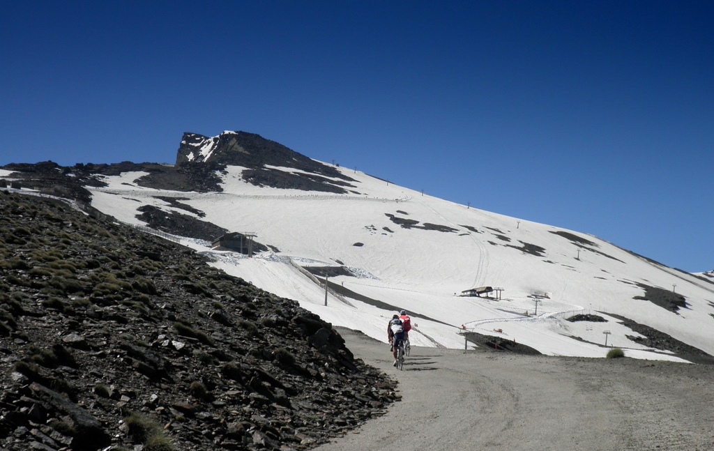 Pico_del_Veleta -Foto wikipedia.jpg Pico_del_Veleta -Foto wikipedia.jpg