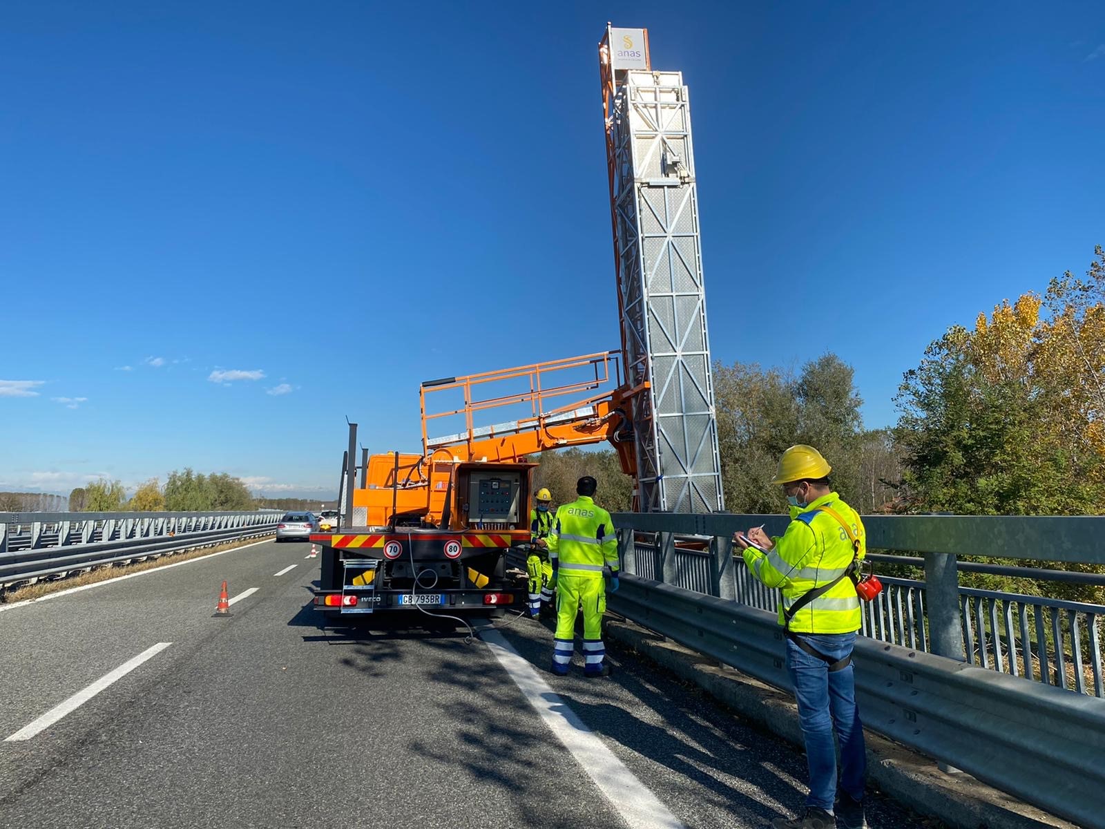 Piemonte - ispezione viadotto con bybridge (foto Anas) Piemonte - ispezione viadotto con bybridge (foto Anas)
