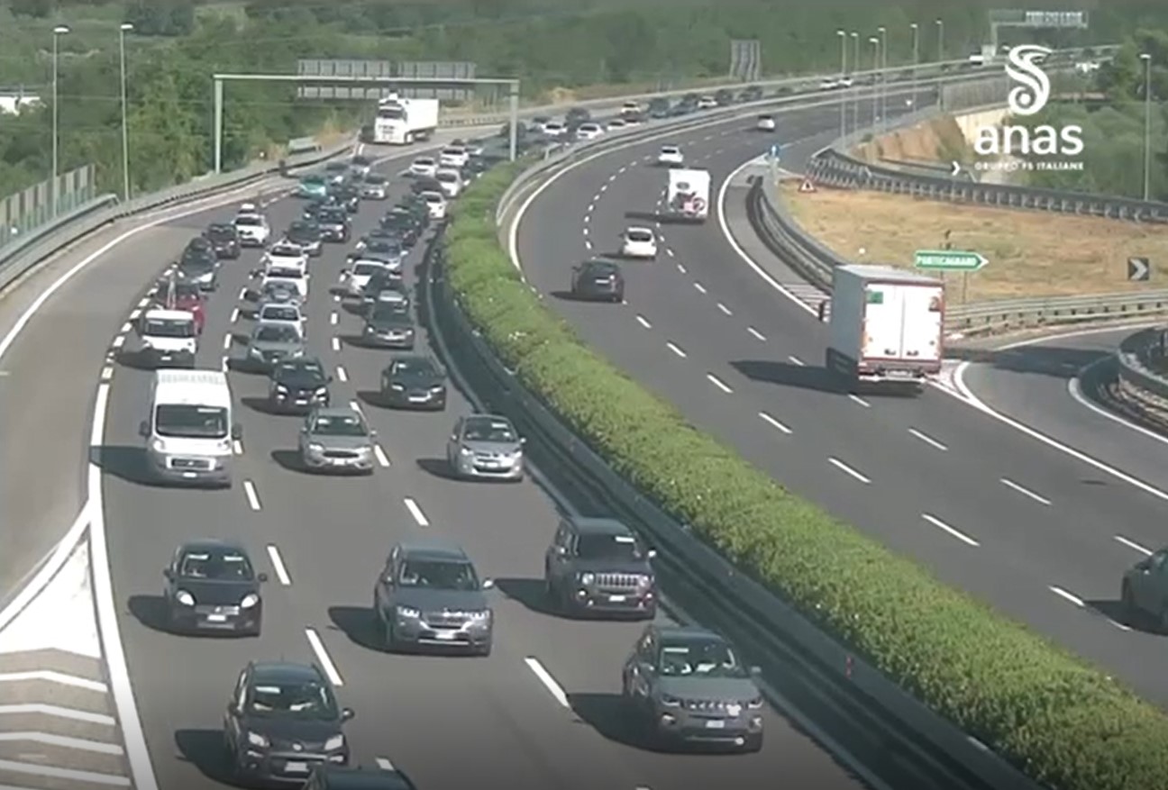 Code 12 agosto imbarchi a2 Autostrada del Mediterraneo (foto Anas) Code 12 agosto imbarchi a2 Autostrada del Mediterraneo (foto Anas)