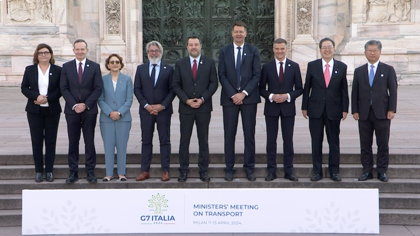 G7 foto family al Duomo di Milano_0-sito MIT.png G7 foto family al Duomo di Milano_0-sito MIT.png