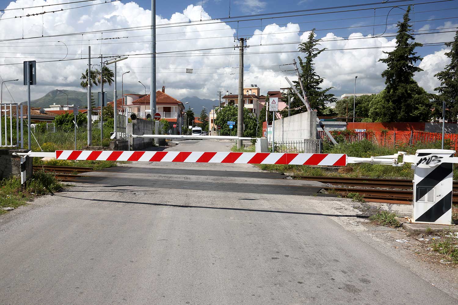 Passaggio a livello. Foto sito FS News.jpg Passaggio a livello. Foto sito FS News.jpg