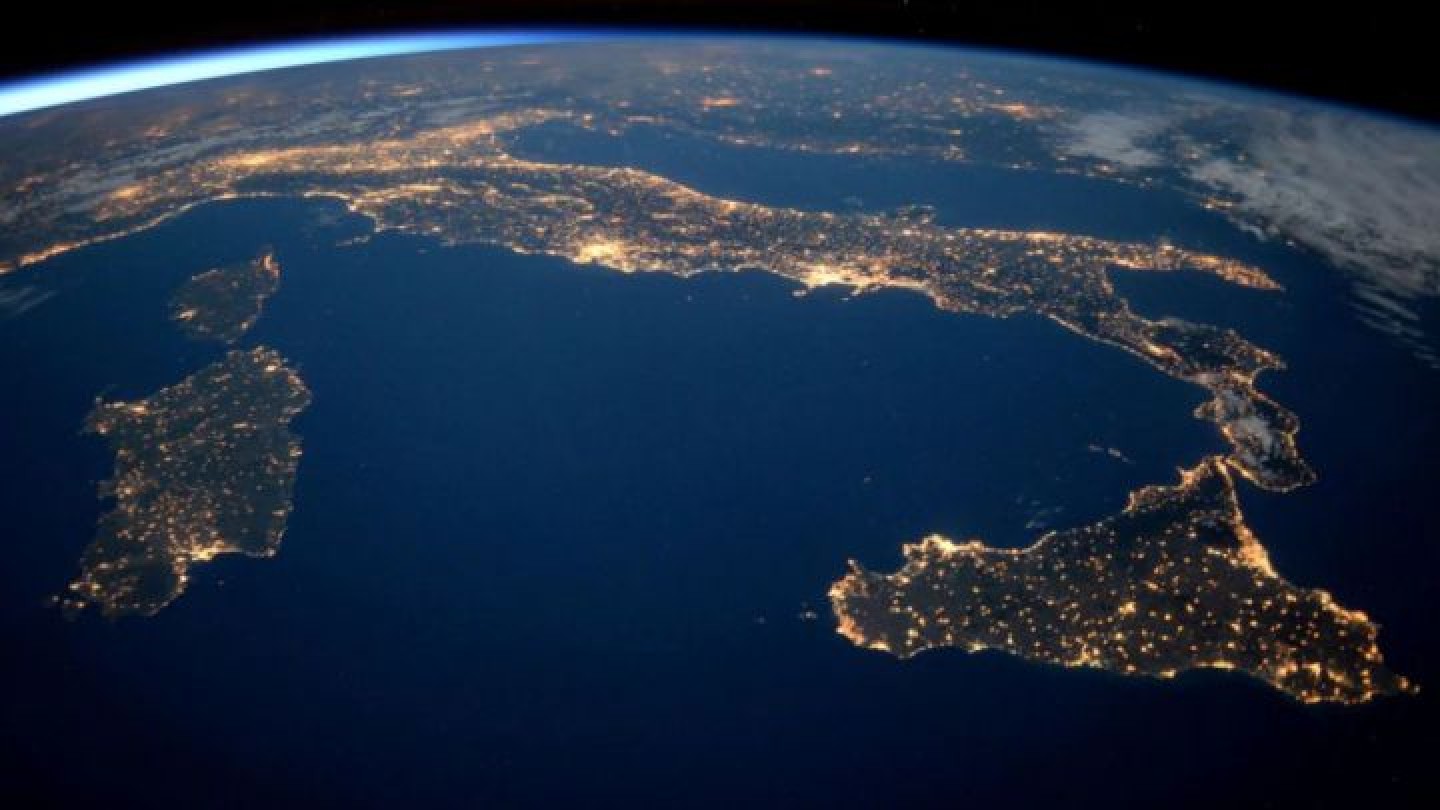 italia vista dal satellite_foto fonte sito MIT.jpg italia vista dal satellite_foto fonte sito MIT.jpg