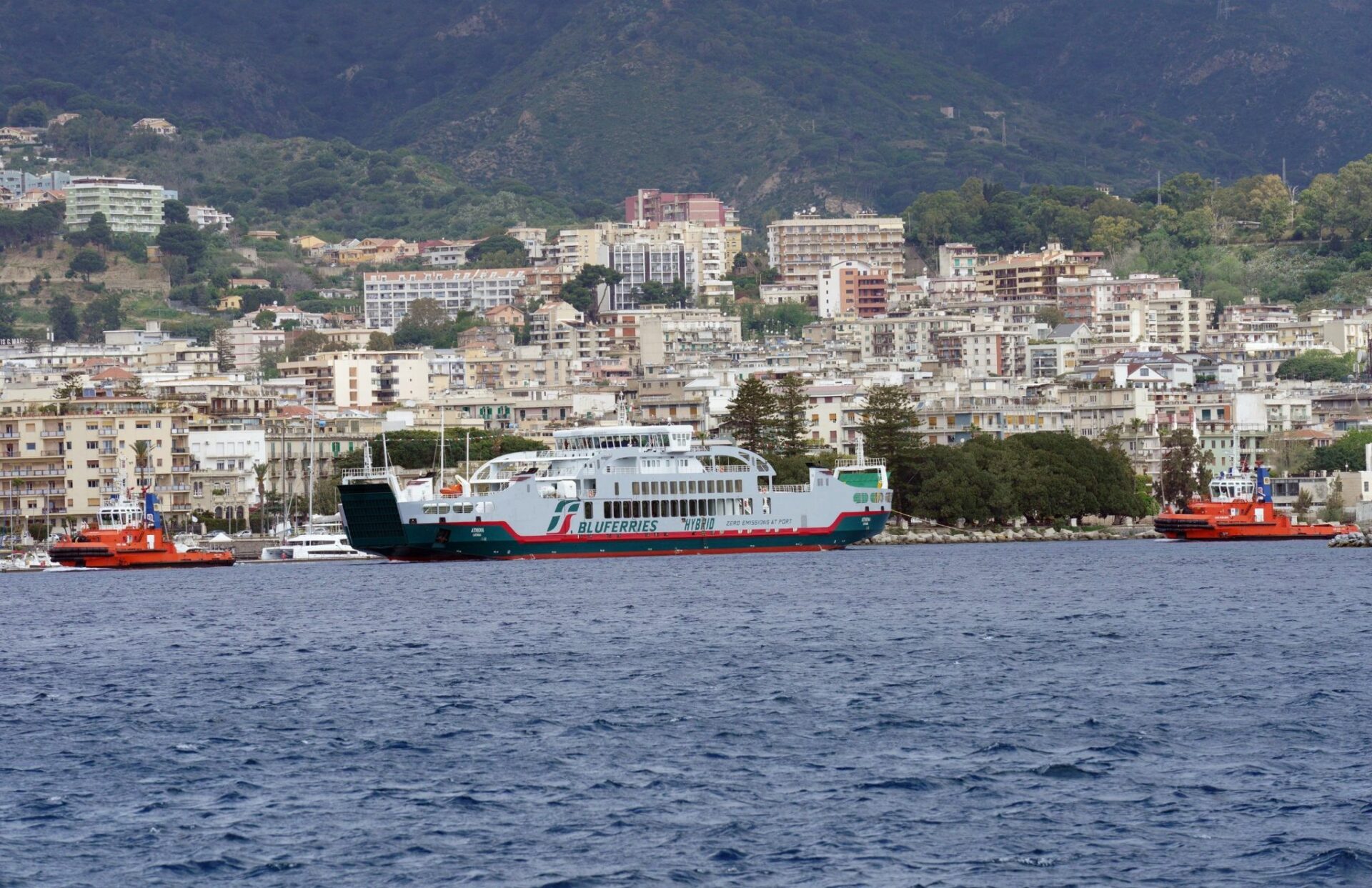 Athena-Bluferries (foto Gruppo FS) Athena-Bluferries (foto Gruppo FS)