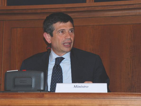 il Ministro delle Infrastrutture e Trasporti Maurizio Lupi il Ministro delle Infrastrutture e Trasporti Maurizio Lupi