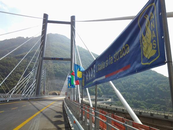 Autostrada A3 Salerno-Reggio Calabria. Viadotto Favazzina, carreggiata sud b