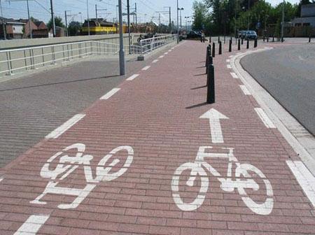 pista ciclabile e tram