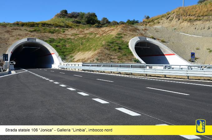 Nuova Strada statale 106 "Jonica" – Galleria "Limbia", imbocco nord Nuova Strada statale 106 "Jonica" – Galleria "Limbia", imbocco nord