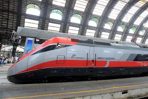 treno Frecciarossa in stazione