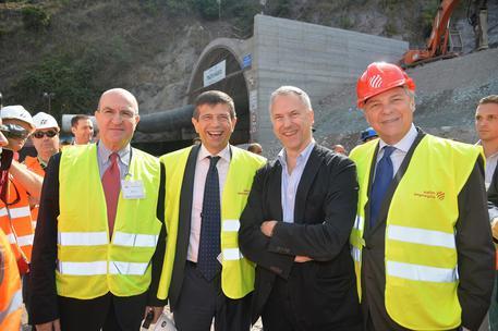 Lupi visita cantieri Terzo Valico 25-7-2014 (foto Ansa)