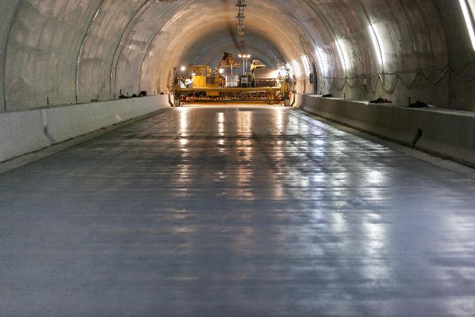 Pavimentazione in calcestruzzo nella galleria Belfiore (Foligno), SS77