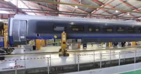 Treno in costruzione Treno in costruzione