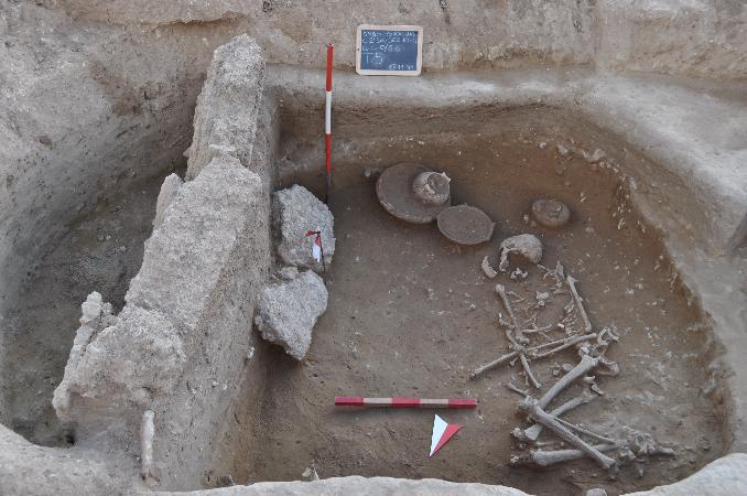 SS106, ritrovamenti archologici - Una tomba della necropoli