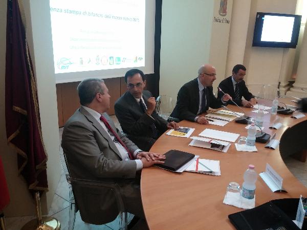 Tavolo Conferenza stampa Bilancio esodo estivo 2015
