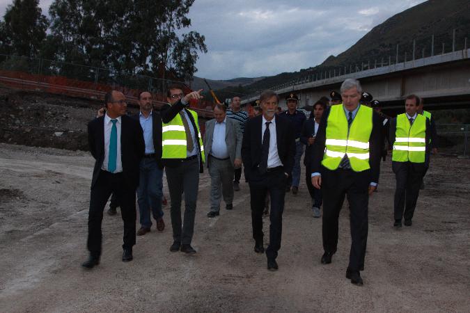 Sopralluogo del ministro Delrio sulla A19 cantiere del Viadotto Himera