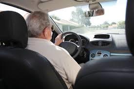 Anziano al volante