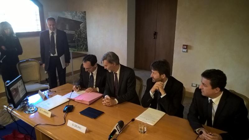Il Presidente dell'Anas firma accordo firma accordo progetto per la riqualificazione e il riuso di immobili pubblici Il Presidente dell'Anas firma accordo firma accordo progetto per la riqualificazione e il riuso di immobili pubblici