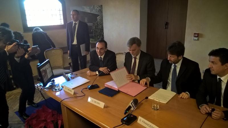 Il Ministro delle Infrastrutture firma accordo progetto per la riqualificazione e il riuso di immobili pubblici Il Ministro delle Infrastrutture firma accordo progetto per la riqualificazione e il riuso di immobili pubblici