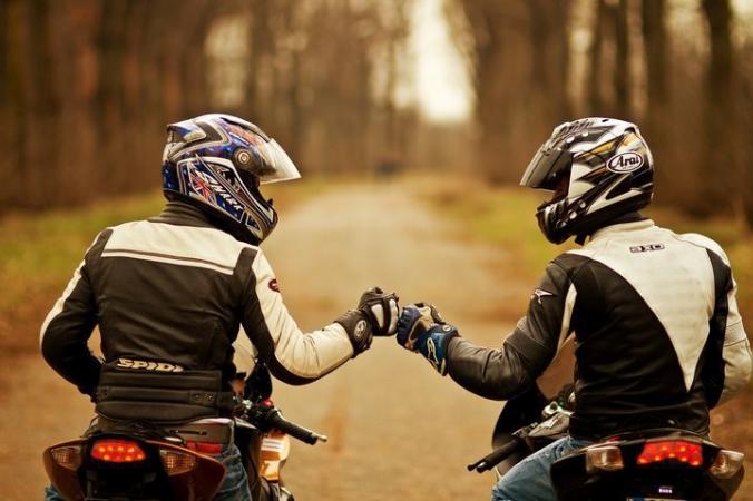 Motociclisti - saluto Motociclisti - saluto