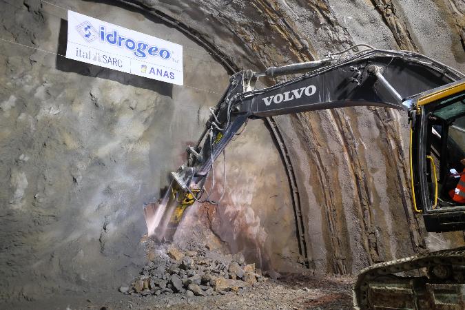 A3 abbattimento diaframma galleria Jannello, carreggiata Nord (2)