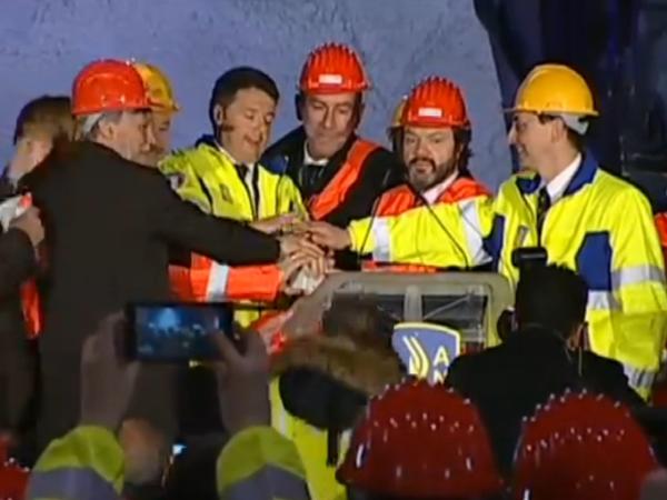 Renzi, Delrio, Armani - Salerno-Reggio Calabria, galleria Mormanno - 10 marzo 2016