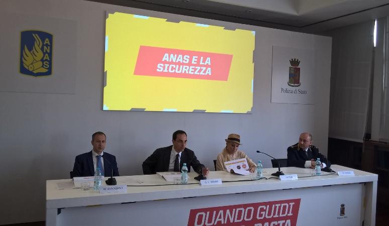 Conferenza GUIDAeBASTA, tavolo relatori Conferenza GUIDAeBASTA, tavolo relatori