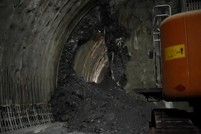 Foto abbattimento diaframma carreggiata nord galleria "Laria" - 6