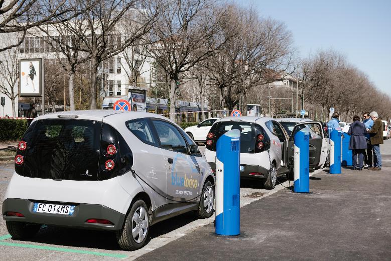 Car sharing - auto elettriche Car sharing - auto elettriche