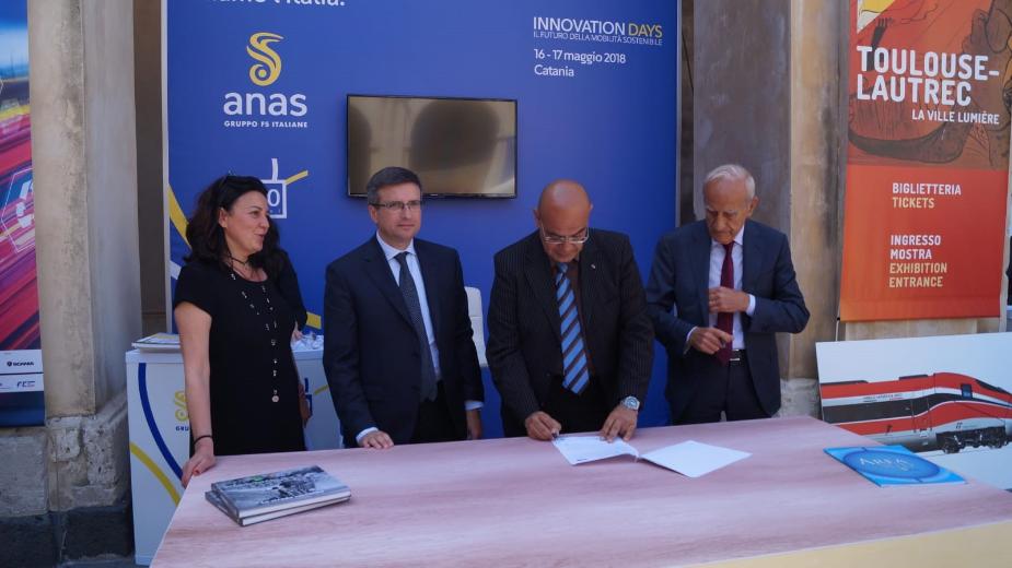 Firma protocollo Anas, CAS E Caronte per Stretto di Messina (Foto Archivio Anas) Firma protocollo Anas, CAS E Caronte per Stretto di Messina (Foto Archivio Anas)