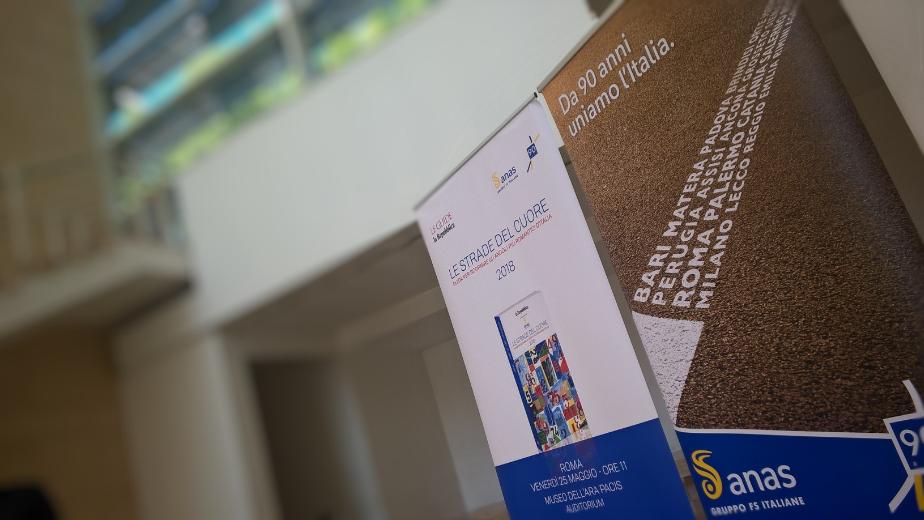 La guida di Repubblica "Le strade del cuore", francobollo per il 90° e il museo virtuale Muvias La guida di Repubblica "Le strade del cuore", francobollo per il 90° e il museo virtuale Muvias