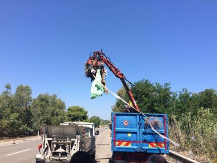 Pulizia con camion Pulizia con camion