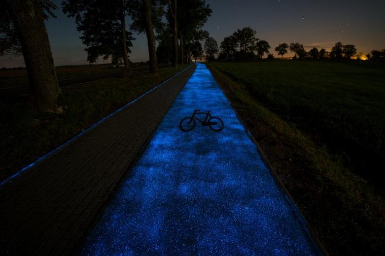 Pista ciclabile illuminata Pista ciclabile illuminata