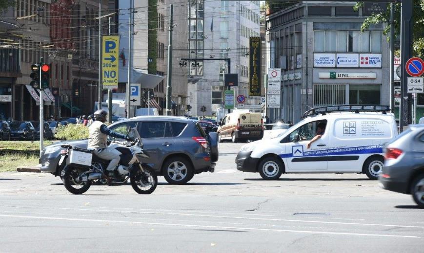 Traffico auto città (foto Imagoeconomica)