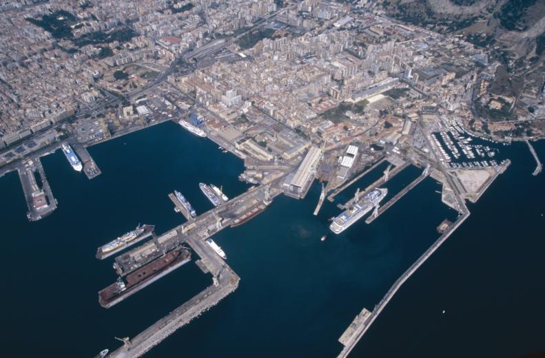 Porto di Palermo (fonte Imagoeconomica) Porto di Palermo (fonte Imagoeconomica)