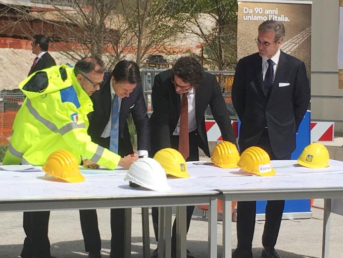 Sopralluogo al cantiere del Quadrilatero Marche-Umbria (foto archivio Anas)