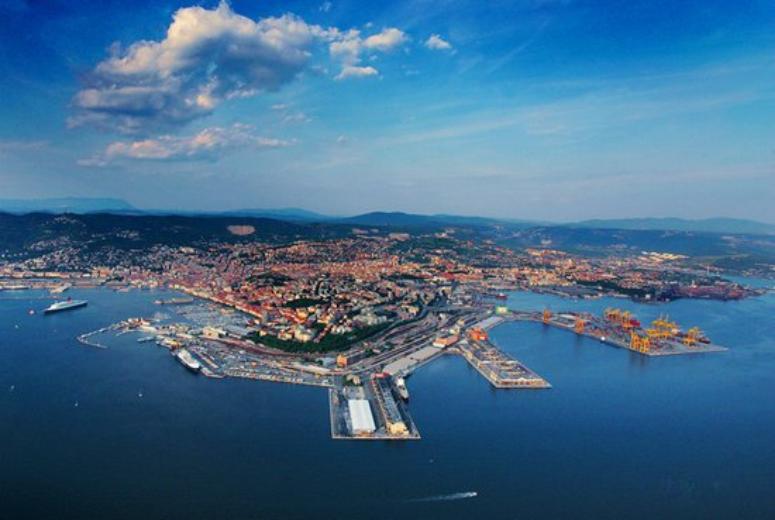 Trieste_porto_alto-mare