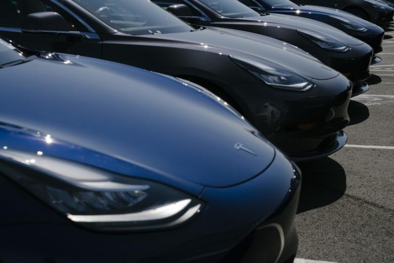 Tesla Tesla