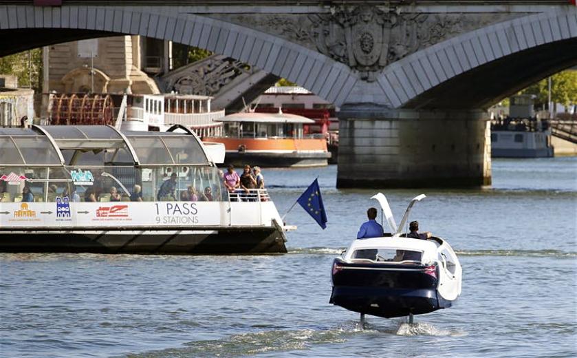 SeaBubbles sulla Senna (img by Chesnot)