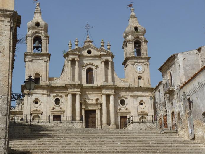 Chiesa Madre Palma di Montechiaro (foto skyscrapercity.com) Chiesa Madre Palma di Montechiaro (foto skyscrapercity.com)