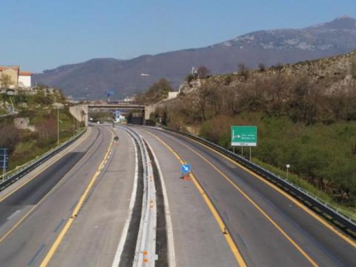 Le nuove barriere spartitraffico su A2 (foto Anas) Le nuove barriere spartitraffico su A2 (foto Anas)