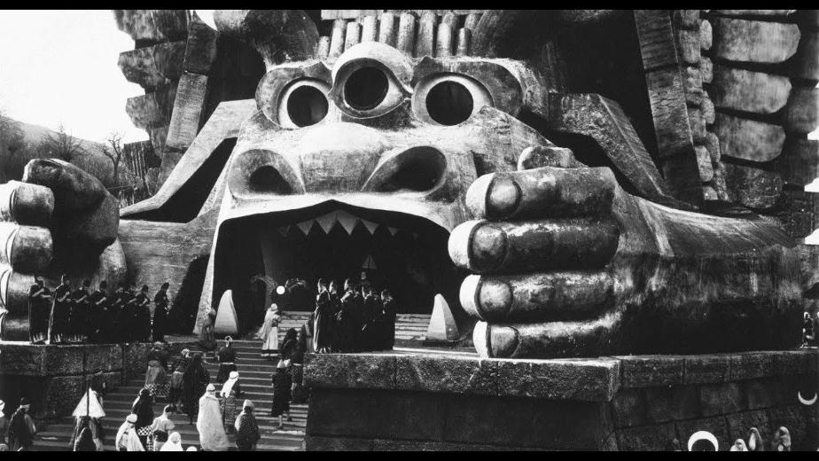 Dal film "Cabiria" di Giovanni Pastrone (Italia 1914) Dal film "Cabiria" di Giovanni Pastrone (Italia 1914)