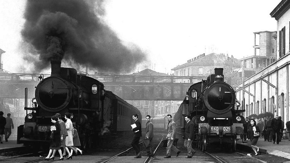 Locomotive a vapore del gruppo 640 a Milano P. Genova [fonte_ Ferrovie dello Stato Italiane]
