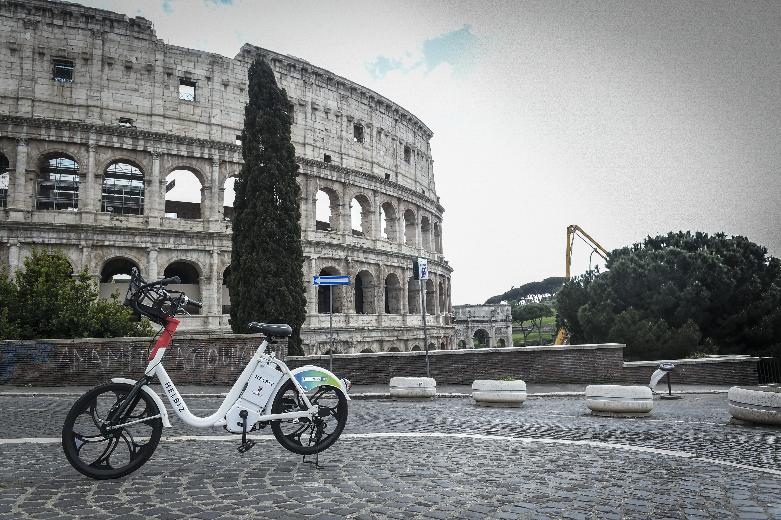 Bici a noleggio, fonte Imagoeconomica 2020 Bici a noleggio, fonte Imagoeconomica 2020