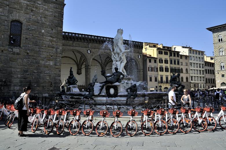 Bike sharing Firenze (foto Imagoeconomica 2020) Bike sharing Firenze (foto Imagoeconomica 2020)
