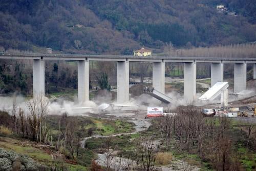Abbattimento viadotto Carito - 3