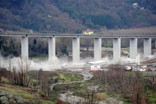 Abbattimento viadotto Carito - 4