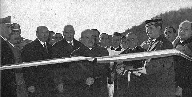 Taglio del nastro, 3 dicembre 1960